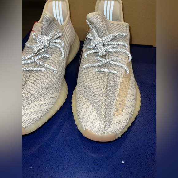 The YEEZY BOOST 350 V2 - NEW - Picture 4 of 7